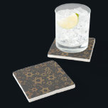 SlipperyJoe's Happy Hanukkah mehrere Sterne von Da Steinuntersetzer<br><div class="desc">SlipperyJoe's Happy Hanukkah multiple Stars of David Muster künstlerische Feier Jüdische Identität Erbe Hebräische Chanukah Geschenke Dekorationen Judaismus signifikante Symbol Religion verschiedenen Größen braune Goldtönen visuell ansprechend komplexe Design</div>