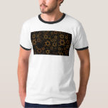 SlipperyJoe's Happy Hanukkah mehrere Sterne von Da T-Shirt<br><div class="desc">SlipperyJoe's Happy Hanukkah multiple Stars of David Muster künstlerische Feier Jüdische Identität Erbe Hebräische Chanukah Geschenke Dekorationen Judaismus signifikante Symbol Religion verschiedenen Größen braune Goldtönen visuell ansprechend komplexe Design</div>