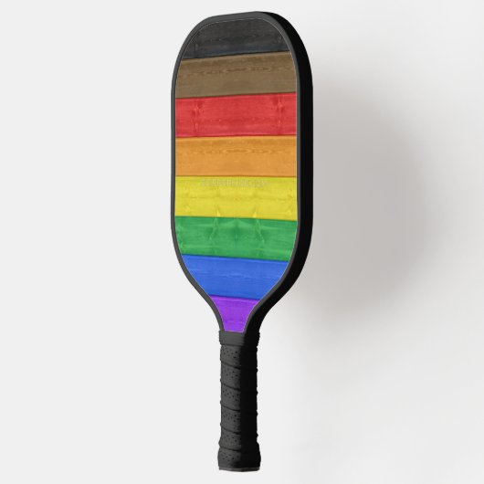 SlipperyJoe's Inclusive Gay Pride Flag strukturier Pickleball Schläger (Links)