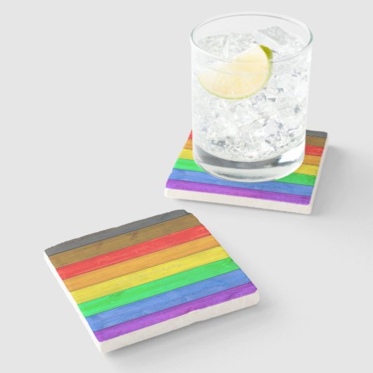 SlipperyJoe's Inclusive Gay Pride Flag strukturier Steinuntersetzer (Seitenansicht)