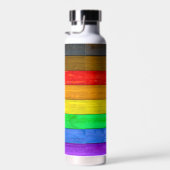 SlipperyJoe's Inclusive Gay Pride Flag strukturier Trinkflasche (Rechts)