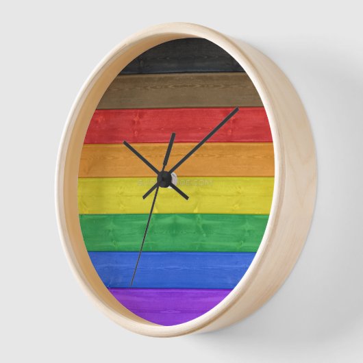 SlipperyJoe's Inclusive Gay Pride Flag strukturier Uhr (Winkel)