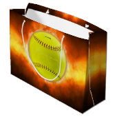 SlipperyJoe's künstlerischer Softball auf Feuer-Sc Große Geschenktüte (Rückseite Schrägansicht)