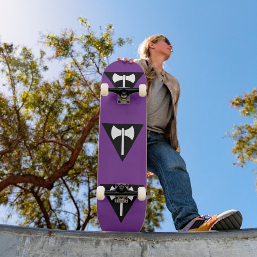 SlipperyJoe's Lesbische Pride-Flagge Labrys ax tri Skateboard (Außenbereich 1)