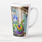 SlipperyJoe's Mardi Gras maskiert Perlendekoration Milchtasse (Rechts)