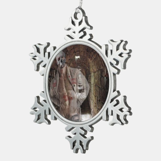 SlipperyJoe's muskulöser Geisterstein dümmlich bel Schneeflocken Zinn-Ornament (Rechts)