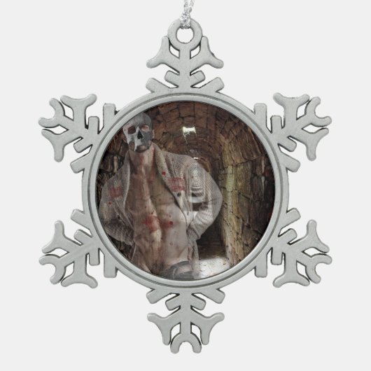 SlipperyJoe's muskulöser Geisterstein dümmlich bel Schneeflocken Zinn-Ornament (Vorderseite)