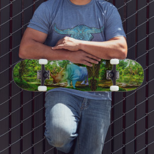 SlipperyJoe's Nashorn üppige tropische Kulisse sto Skateboard
