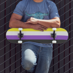 SlipperyJoe's Nonbinäre Pride-Flagge gelb weiß lil Skateboard