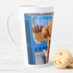 SlipperyJoe's oberkörperfreier muskulöser Mann Bau Milchtasse