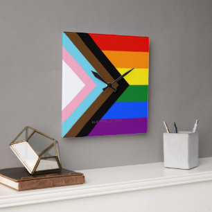 SlipperyJoe's Progress Pride Flag sechs klassische Quadratische Wanduhr