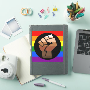 SlipperyJoes Regenbogenflagge mit erhobener Faust Aufkleber