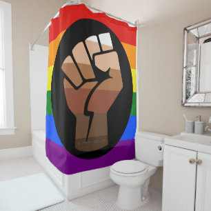 SlipperyJoes Regenbogenflagge mit erhobener Faust Duschvorhang