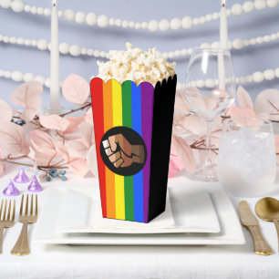 SlipperyJoes Regenbogenflagge mit erhobener Faust Geschenkschachtel