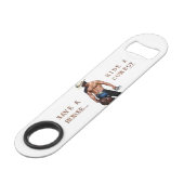 SlipperyJoe's rettend Pferderückfahrt Strohhut Speed Flaschenöffner (Rückseite Schrägansicht)