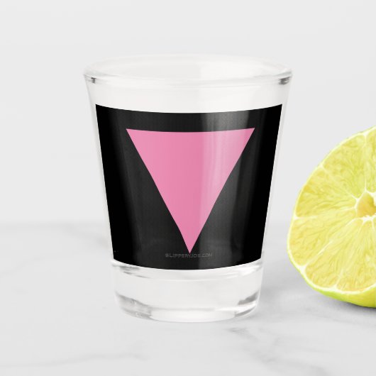 SlipperyJoe's rosa Triangle-Symbol in rosa Schnapsglas (Vorderseite)