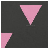 SlipperyJoe's rosa Triangle-Symbol in rosa Stoff (Nahaufnahme)