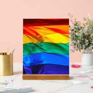 SlipperyJoe's schwule Regenbogenflagge weht rot or Acrylschild