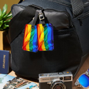 SlipperyJoe's schwule Regenbogenflagge weht rot or Gepäckanhänger