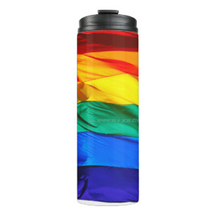 SlipperyJoe's schwule Regenbogenflagge weht rot or Thermosbecher
