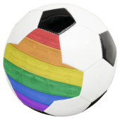 SlipperyJoe's Stolz Holzflagge horizontalen Regenb Fußball (Dreiviertel)