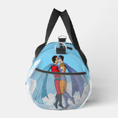 SlipperyJoe's zwei Superhelden küssen Flugwagen Duffle Bag (Rechts)