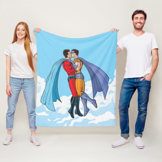SlipperyJoe's zwei Superhelden küssen Flugwagen Fleecedecke (Beispiel)