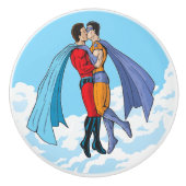 SlipperyJoe's zwei Superhelden küssen Flugwagen Keramikknauf (Vorderseite)