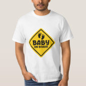 Slogan baby on board - baby aan boord, in auto. T-Shirt (Vorderseite)