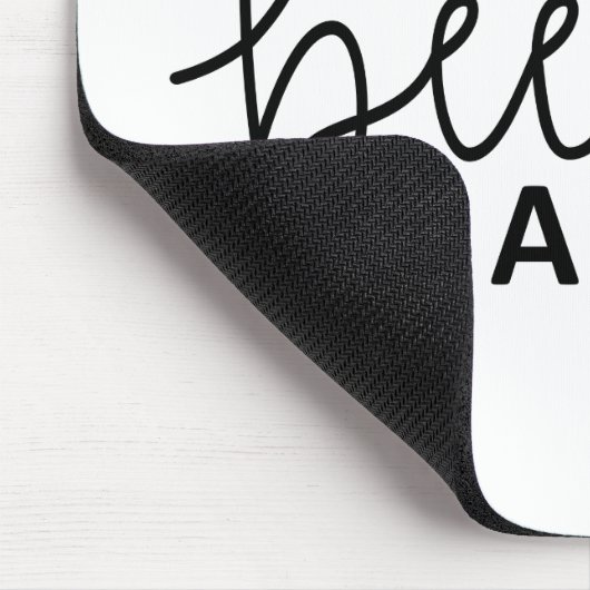 Slogan bee glücklich, maak je geen zorgen. Wees bl Mousepad (Ecke)