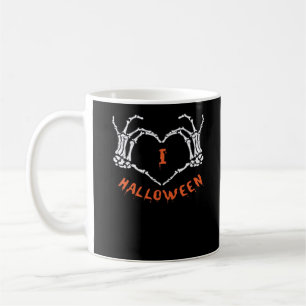 Slogan Halloween. Herzstich aus Skelett Kaffeetasse