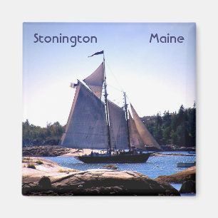 Sloop im Hafen Stonington Magnet
