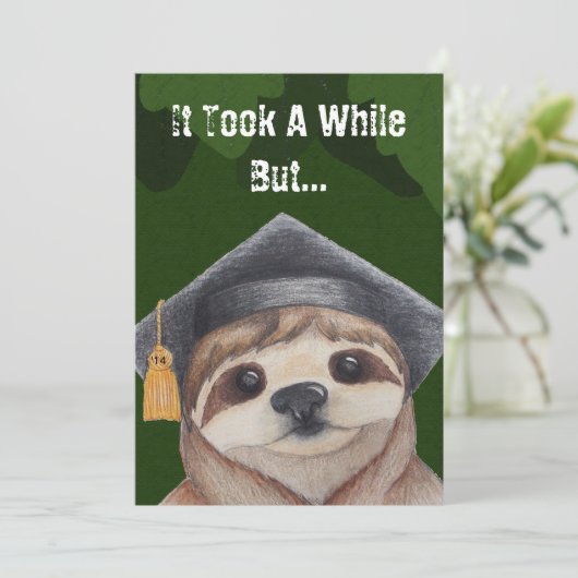 Sloth Abschluss Einladung (Stehend Vorderseite)