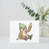 Sloth at Ice Skaten mit Ice-Skaten Postkarte (Stehend Vorderseite)