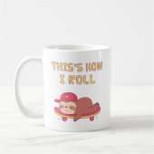 Sloth auf Skateboard, Funny, so Roll ich Kaffeetasse (Links)