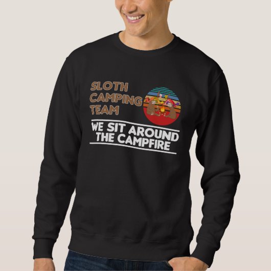 Sloth Camping Team We Sit Around The Campfire Camp Sweatshirt (Vorderseite)