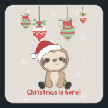Sloth Christmas Snow Winter Animals Sloths Square Quadratischer Aufkleber<br><div class="desc">Der Faultier für Weihnachten mit Lichtern aus Märchen. Hübsche Tiere mit Geschenken und Schnee für den Urlaub. Auch lustig für Weihnachten im Juli. Slots sind niedliche Tiere und perfekt zu Weihnachten.</div>