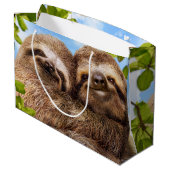 Sloth Couple Große Geschenktüte (Rückseite Schrägansicht)