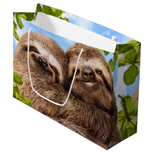 Sloth Couple Große Geschenktüte (Vorderseite Schrägansicht)