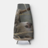 Sloth Hanging von einer Zweigstelle Flaschenkühler (Vorderseite)