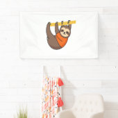 Sloth Hangon Branch mit Orange Banner (Insitu)