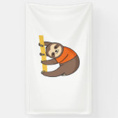 Sloth Hangon Branch mit Orange Banner (Vertikal)