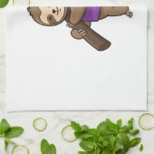 Sloth Hugging Tree Branch Wearing Purple Geschirrtuch (Gefaltet)