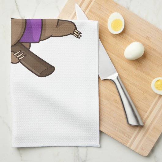 Sloth Hugging Tree Branch Wearing Purple Geschirrtuch (Viertel Falte)