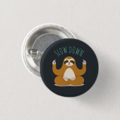 Sloth in Lotus Yoga Pose "Slow Down" Button (Vorne & Hinten)