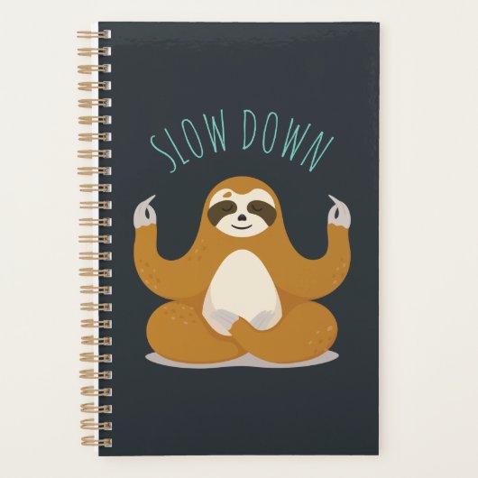 Sloth in Lotus Yoga Pose "Slow Down" Planer (Vorderseite)