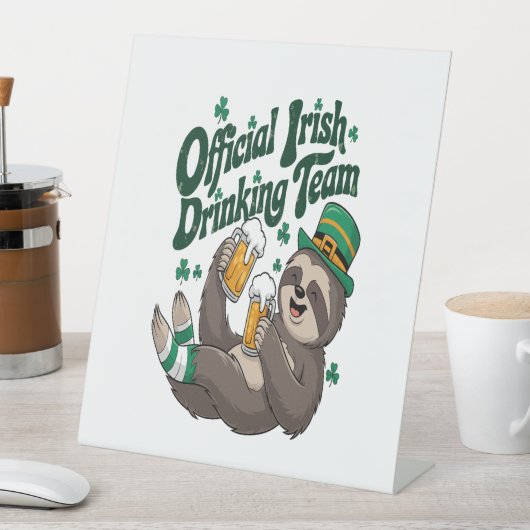 Sloth Irish Drinking St Patrick's Day Sockelschild (In Situ)