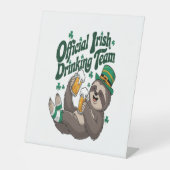 Sloth Irish Drinking St Patrick's Day Sockelschild (Vorderseite)