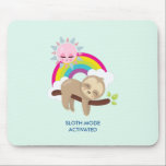 Sloth-Modus aktiviert lustige Illustration Mousepad<br><div class="desc">Ein Mausklick mit einer Illustration mit einem lustigen braunen Faultier, der glücklich an einem Baumzweig faulenzt. Ein farbenfroher Regenbogen hinter ihm, zusammen mit einer rosa Sonne, die über den Kopf schwebt. Niedlich, bezaubernd und trendig. Ein bisschen Spaß mit dem Sprichwort: Sloth Mode aktiviert. Kann mit einem Namen oder einem anderen...</div>