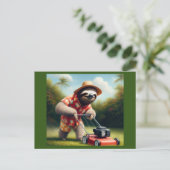 Sloth Mowing Lawn Postkarte (Stehend Vorderseite)